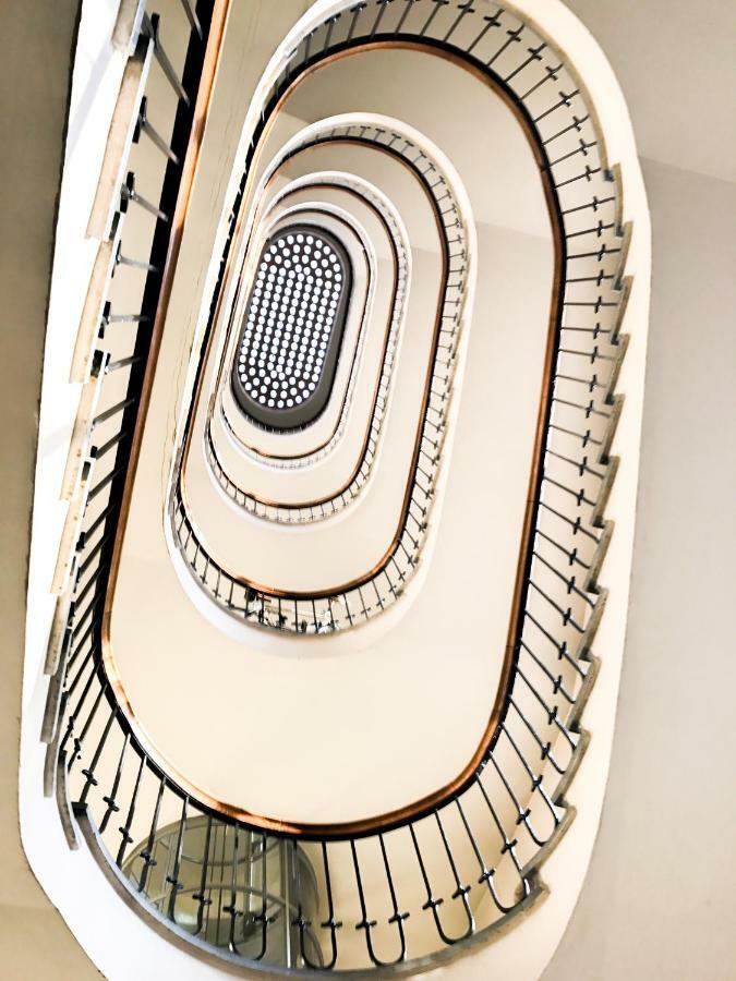 Spacious Bauhaus Icon Flat With Fitness Room In Central Buda, Close To The River And Margaret Island Budapest Esterno foto